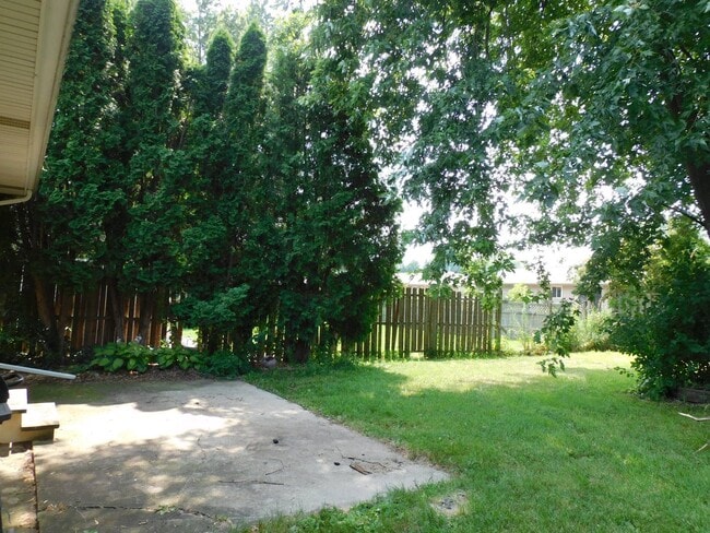 Building Photo - Beautiful 3 bedroom 2 bath Single Family H...