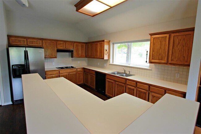Building Photo - 500 Sophie Ct