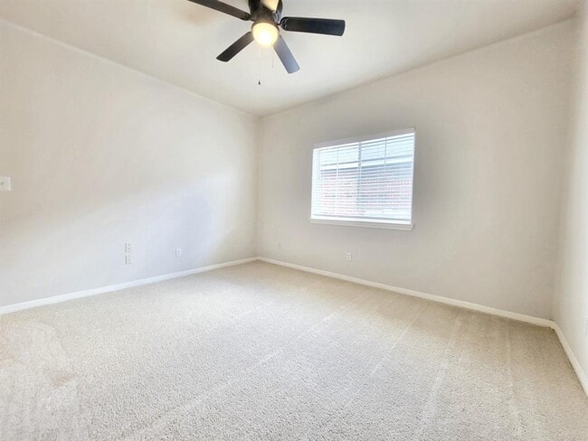 Building Photo - 613 Deercreek Ln