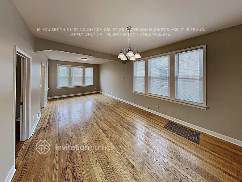 Building Photo - 2428 Ridgeland Ave