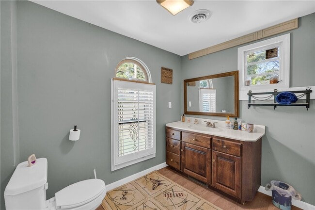 Building Photo - 307 Moore Ave