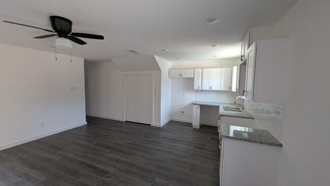 Building Photo - ? Modern 3-Bedroom Duplex with Open Layout ?