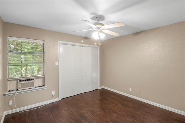 Building Photo - 2425 Lakeview Cir