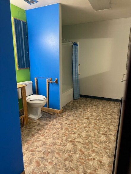 Building Photo - 814 Western St