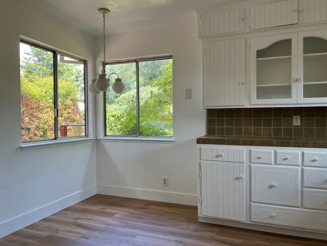 Building Photo - Two Bedroom Two Bathroom in a Parklike Set...