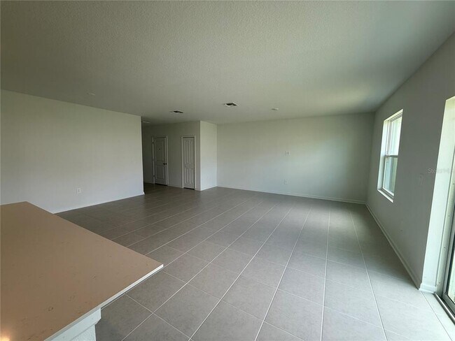 Building Photo - 2528 Absolute Ave