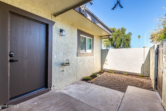 Building Photo - 830 S Dobson Rd