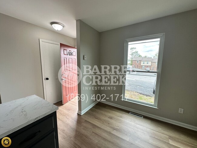 Building Photo - 2-Bed 1.5-Bath Townhome