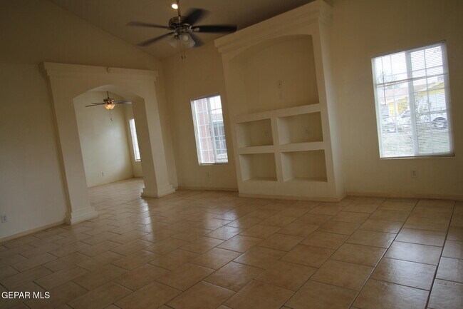 Building Photo - 456 Passmore Rd