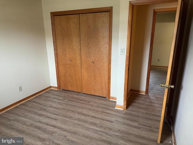 Building Photo - 60 Edgelea Dr