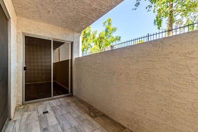 Building Photo - New Listing in Scottsdale