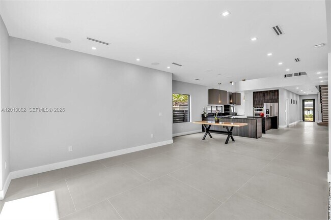 Building Photo - 808-810 SW 9th St