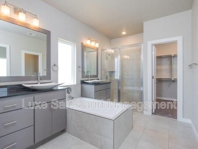 Building Photo - 10608 Glover River Dr