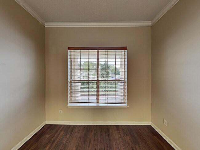 Building Photo - 624 S Tree Garden Dr