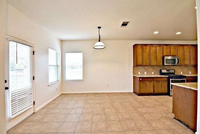 Building Photo - 15012 Fernhill Dr