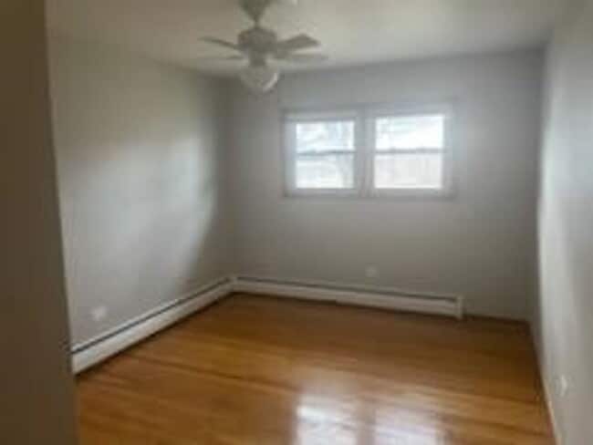 Building Photo - 3 Bedroom in Grayslake