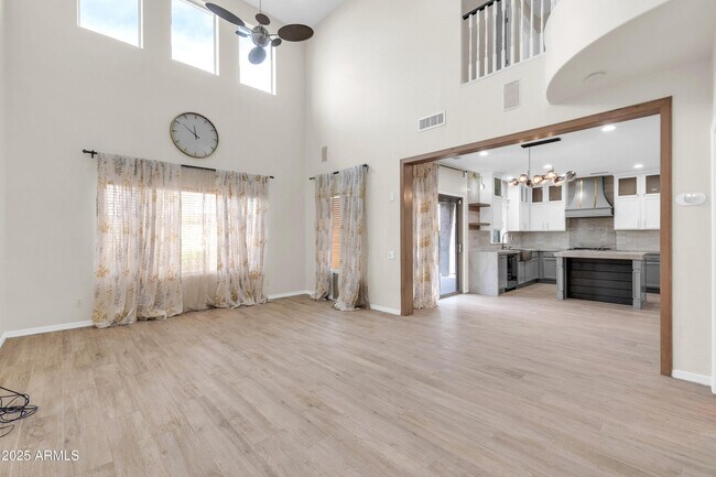 Building Photo - 2040 W Kathleen Rd