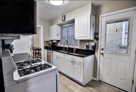 Building Photo - 8534 Morton Ave