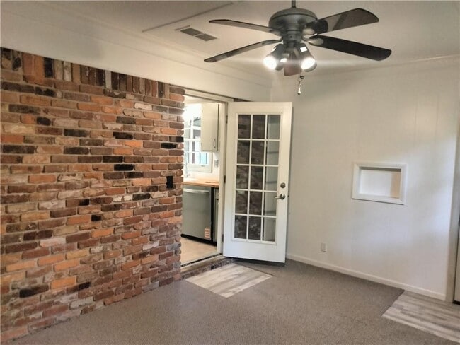 Building Photo - 1009 Verdi Way
