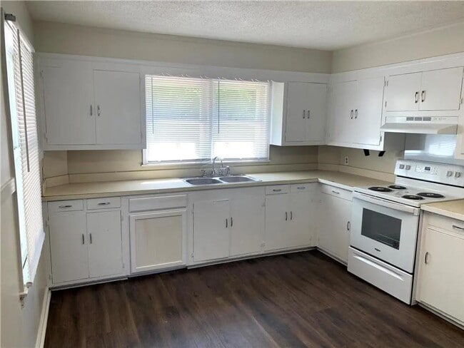 Building Photo - 3 Bedroom 1 Bathroom House in Mobile
