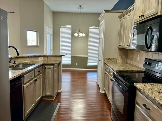 Building Photo - AVAILABLE NOW - $500 OFF FIRST FULL MONTH - Beautiful Home In Edmond School District!