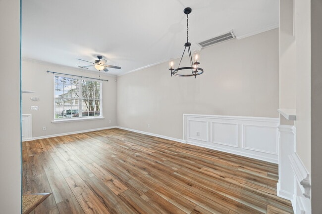 Building Photo - "Charming 2-Bedroom Townhouse Retreat in B...