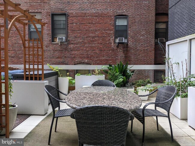 Building Photo - 1101 Locust St