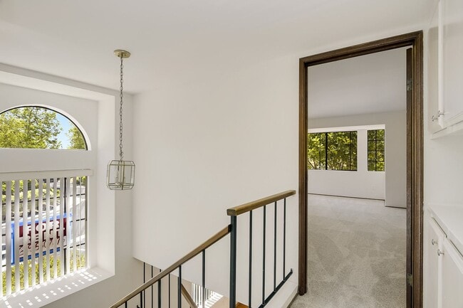 Building Photo - Beautiful 3 bedroom 2.5 bath townhouse across the street from Lake Murray