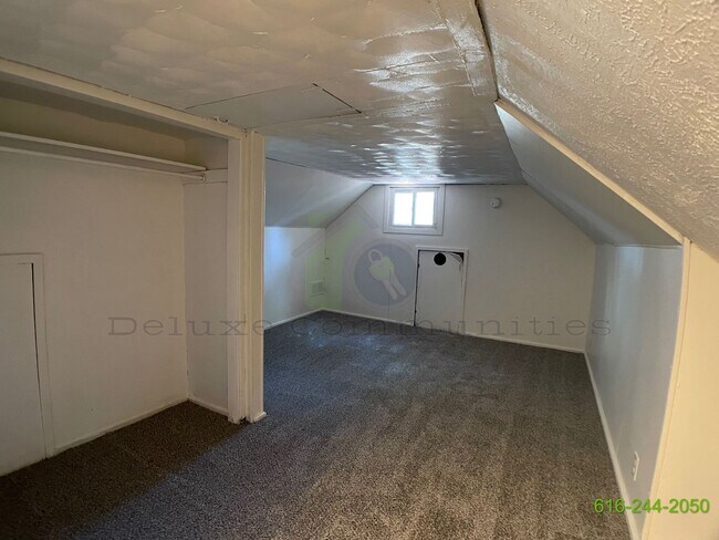 Building Photo - Spacious 4 Bedroom- Whole Home! Available ...