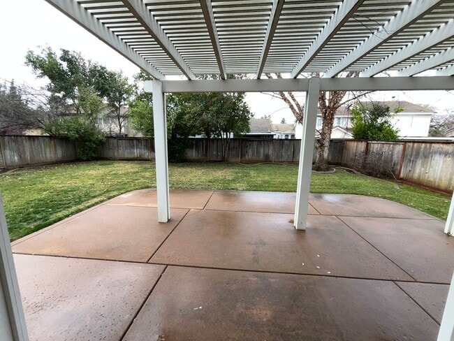 Building Photo - Gated 3BR|2.5BA|1508SF|2 Car Garage| Tenant pays $175 for WS&G | Community Pool, Clubhouse, & Fis...