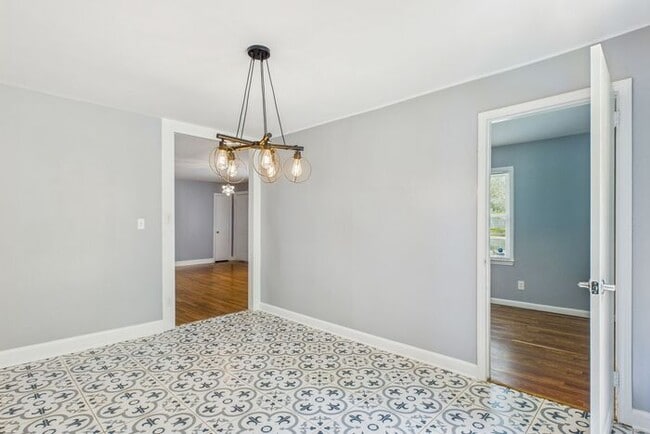 Building Photo - Charming Ranch Home with Bonus Studio & Ou...