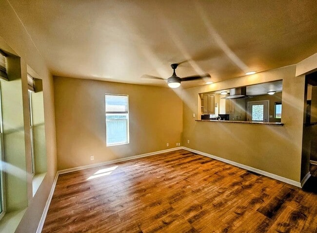 Building Photo - Downtown CDA Home!