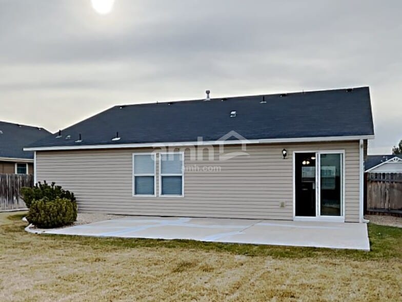 Building Photo - 40 N Amanda Dr
