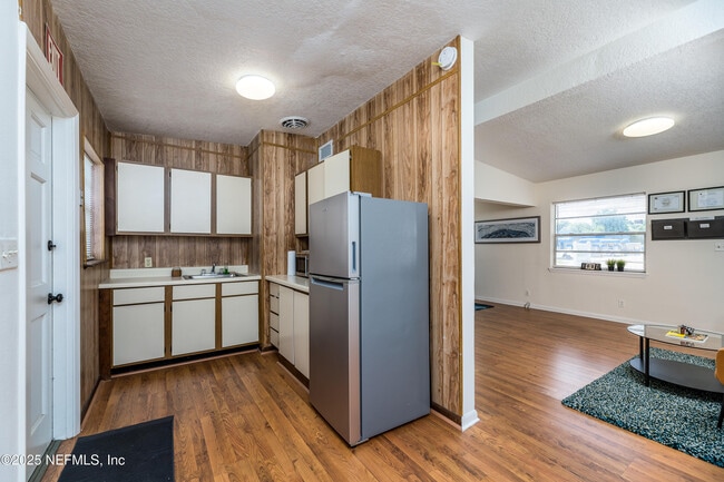 Building Photo - 7419 Merrill Rd