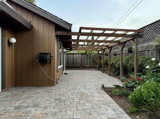 Building Photo - 10191 Yoshino Pl