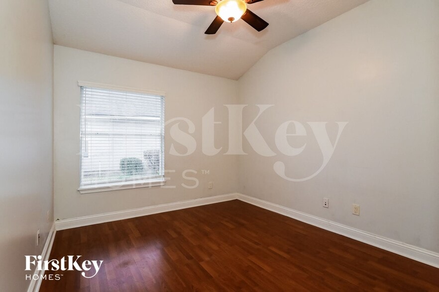 Building Photo - 14728 Falling Waters Dr