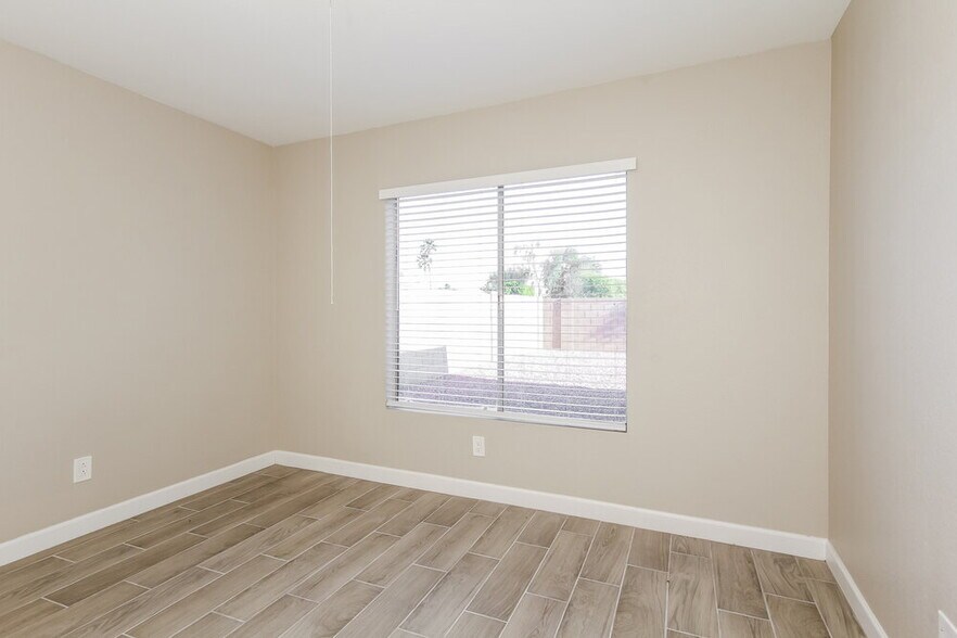 Building Photo - 10856 W Ruth Ave