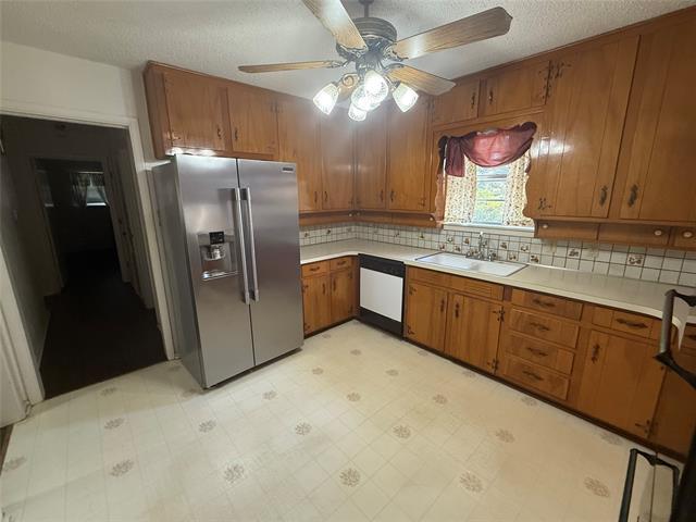 Building Photo - 605 Clebud Dr