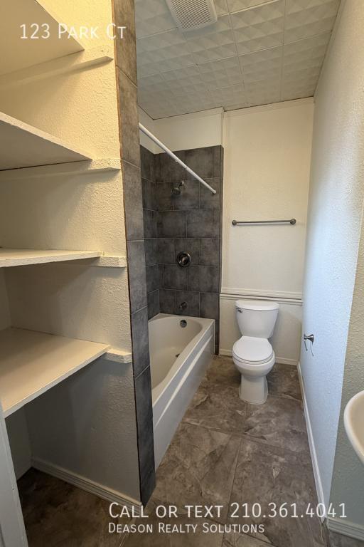 Building Photo - 123 Park Ct