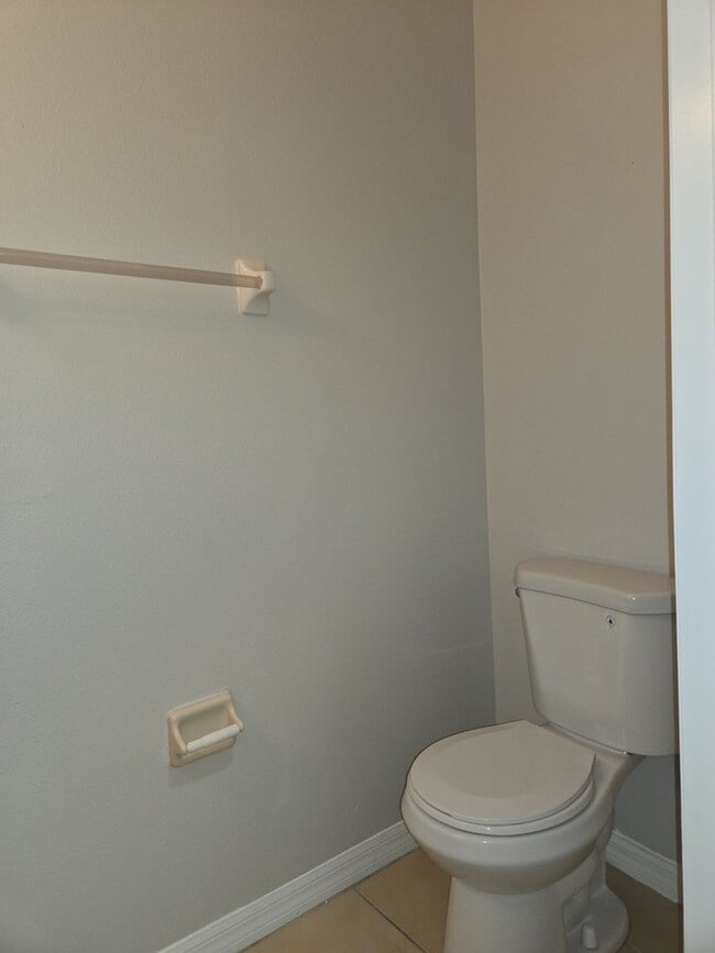 Building Photo - 3BD / 2.5BA Carriage Home