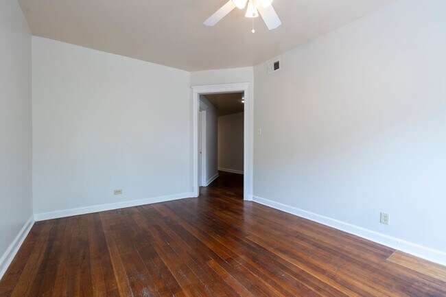 Building Photo - Sunny Spacious 3 Bedroom 1 Bathroom