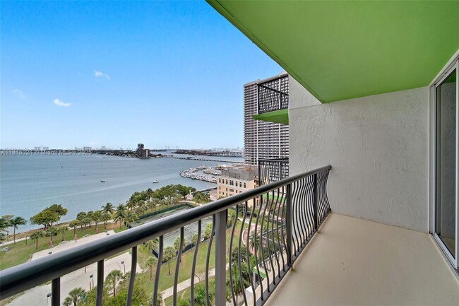 Building Photo - 1756 N Bayshore Dr