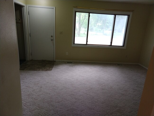 Living Room - 503 N Norbeck St