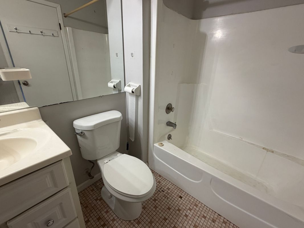 Building Photo - 565 Talcottville Rd