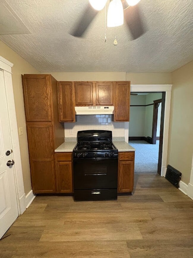 Building Photo - 3 Bedroom 1 Bathroom Home Ready to Rent!