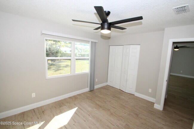 Building Photo - 1561 Rachel Ave SE