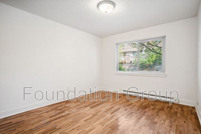 Building Photo - 118 12th Ave E