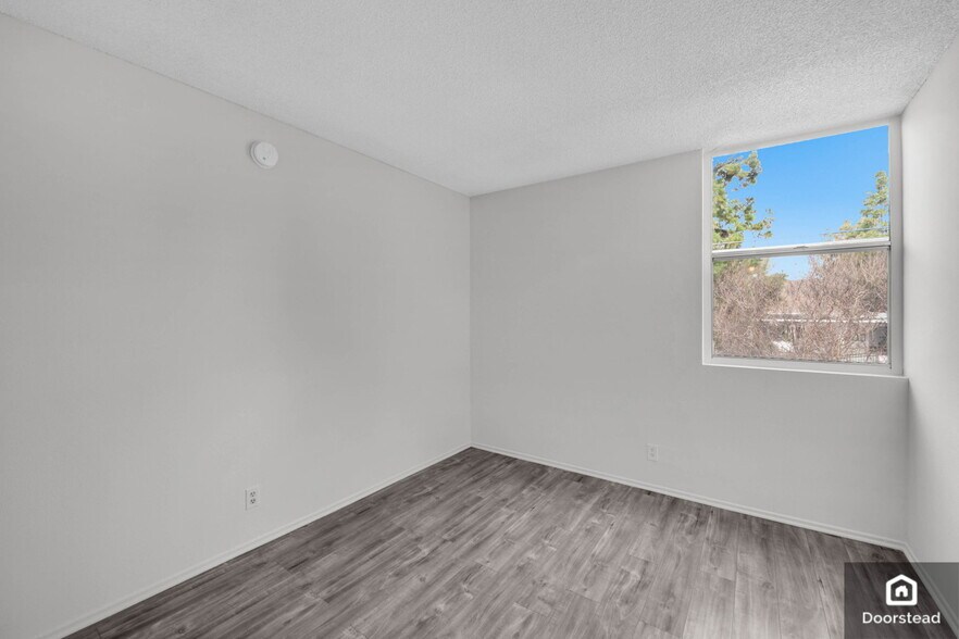 Building Photo - 18620 Hatteras St