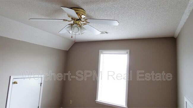 Building Photo - 8669 N Ashley Glen Cir