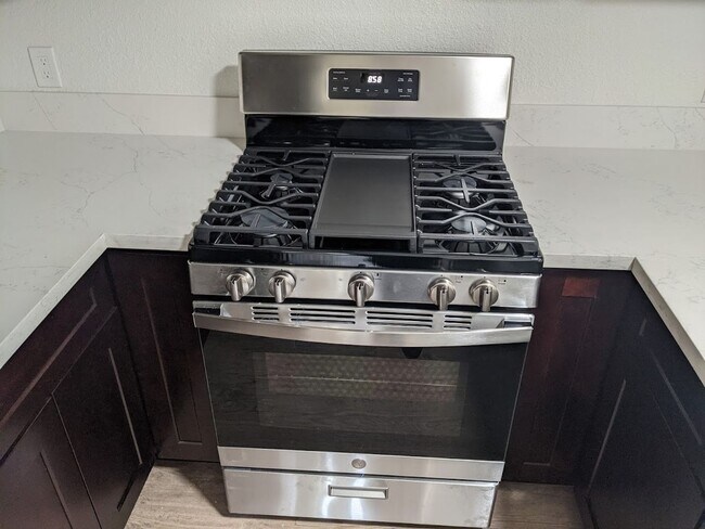 Building Photo - 55 Stenner St